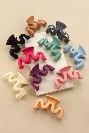 Wavy Hair Claw